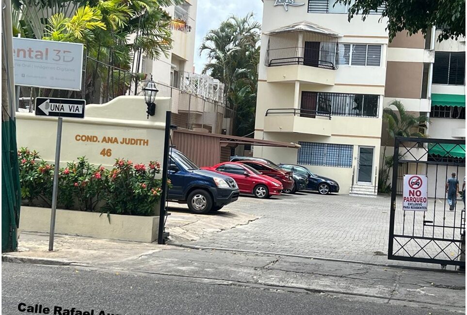 ALQUILO LOCAL DE OFICINAS EN ENSANCHE NACO, 74 Mts.2, 3er. NIVEL