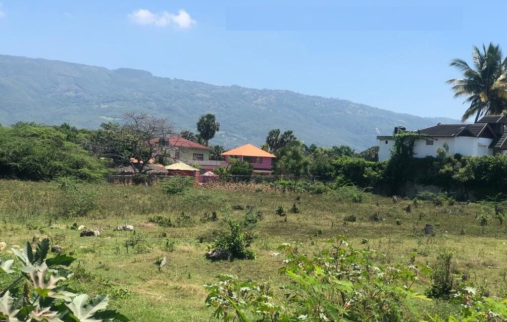 SE VENDE 24,250 mts.2 de Terreno en La Autopista Santiago–Navarrete, PRECIO REBAJADO