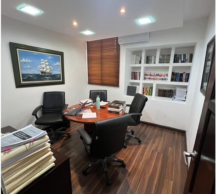 ALQUILO LOCAL DE OFICINAS EN ENSANCHE NACO, 74 Mts.2, 3er. NIVEL