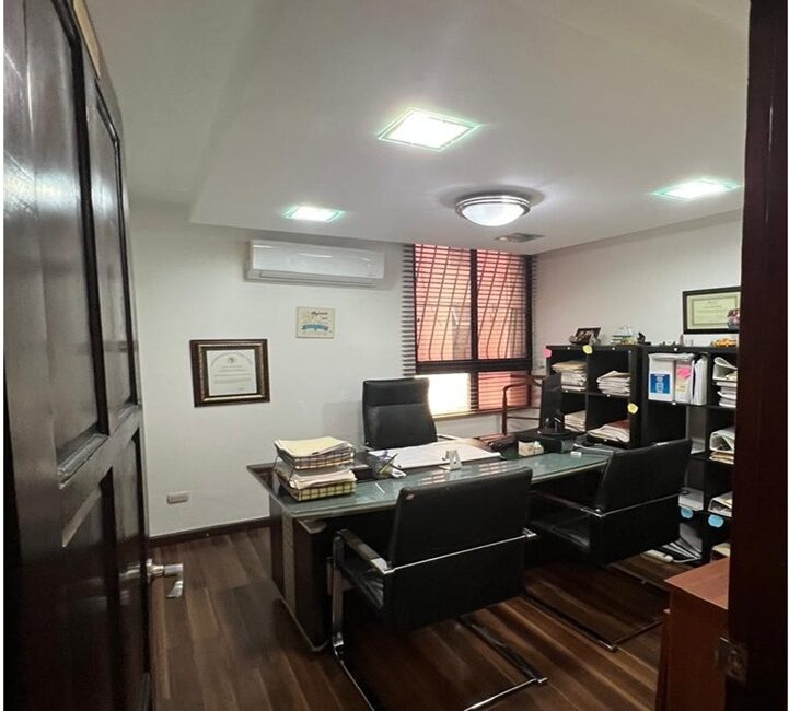 ALQUILO LOCAL DE OFICINAS EN ENSANCHE NACO, 74 Mts.2, 3er. NIVEL