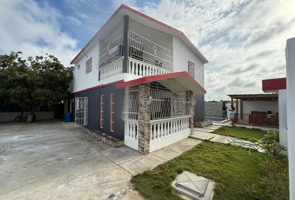 Villa en venta ubicado en la comunidad de Matanza, Bani cerca de la playa