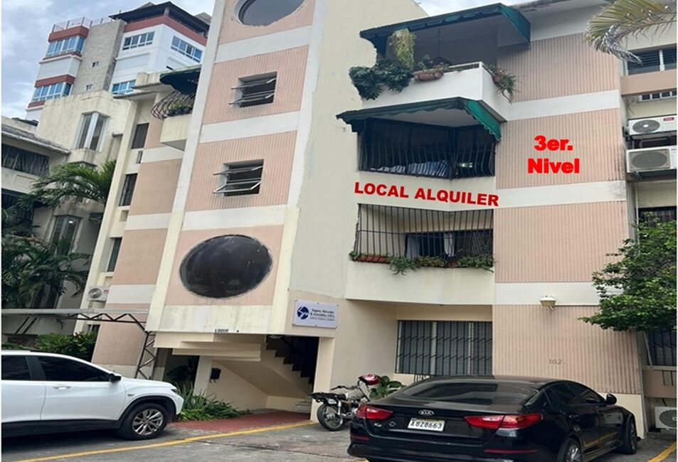ALQUILO LOCAL DE OFICINAS EN ENSANCHE NACO, 74 Mts.2, 3er. NIVEL