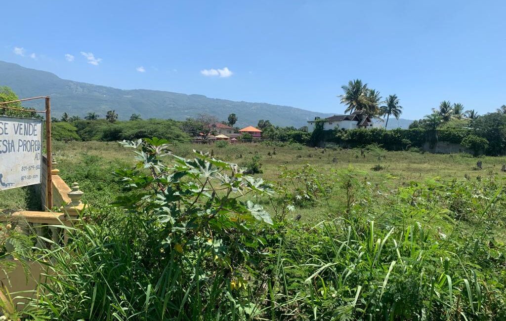 SE VENDE 24,250 mts.2 de Terreno en La Autopista Santiago–Navarrete, PRECIO REBAJADO
