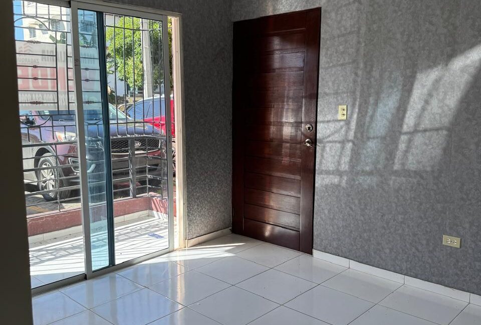 Apartamento en venta en los corales del sur