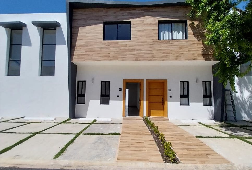 En Venta Exclusivo Townhouse con zona de BBQ , piscina y acceso privado a la playa a 15 minutos del aeropuerto en Punta Cana República Dominicana