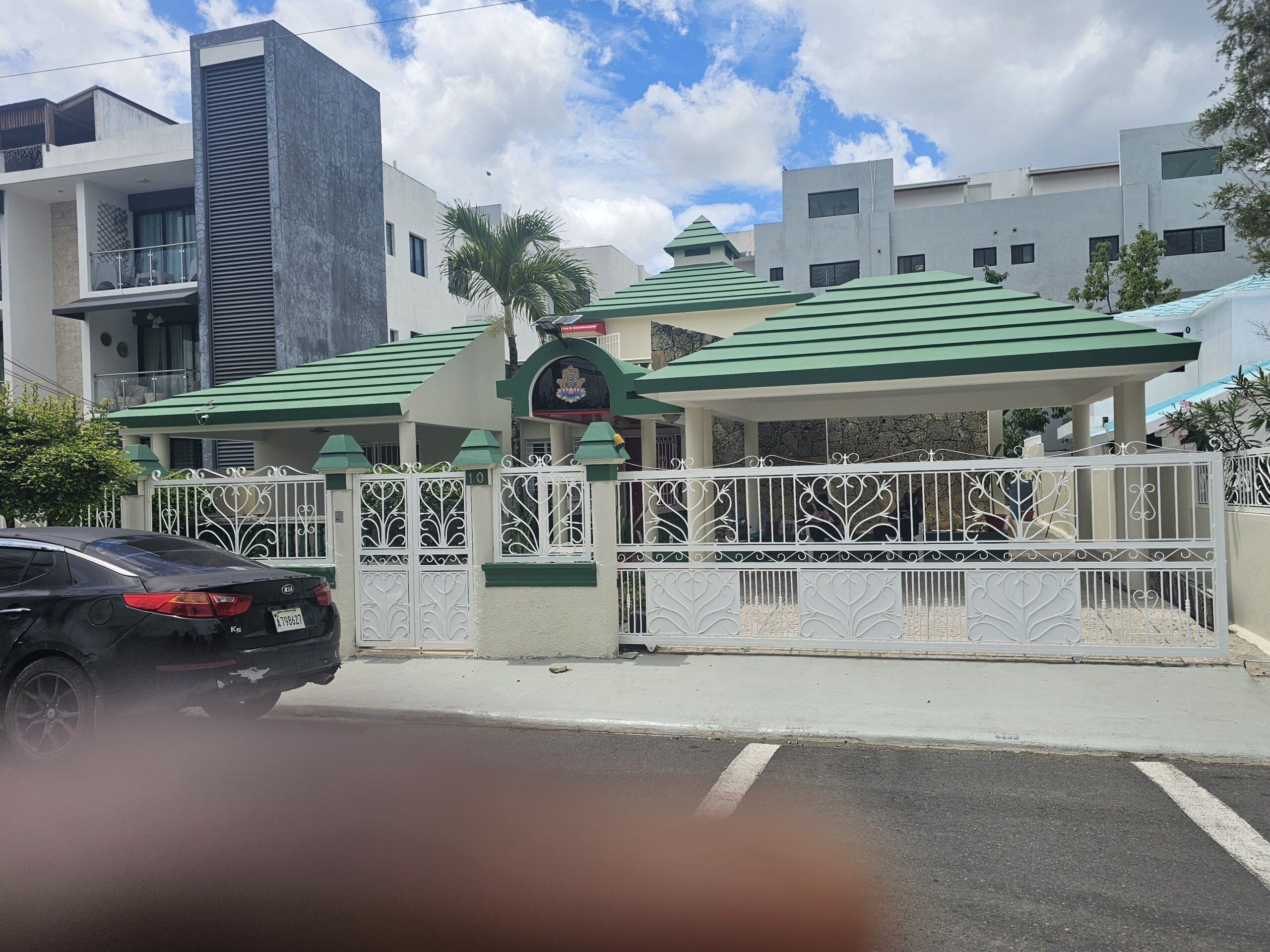 Casa privada renovada de 4 habitaciones + cuarto de servicio con jacuzzi exterior
