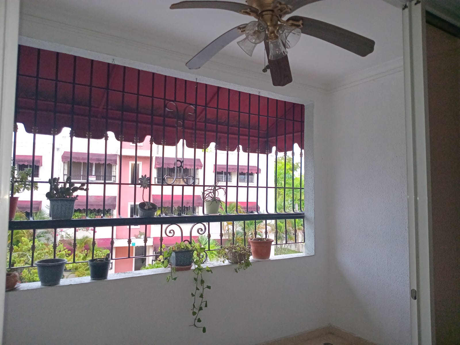 Balcon - en