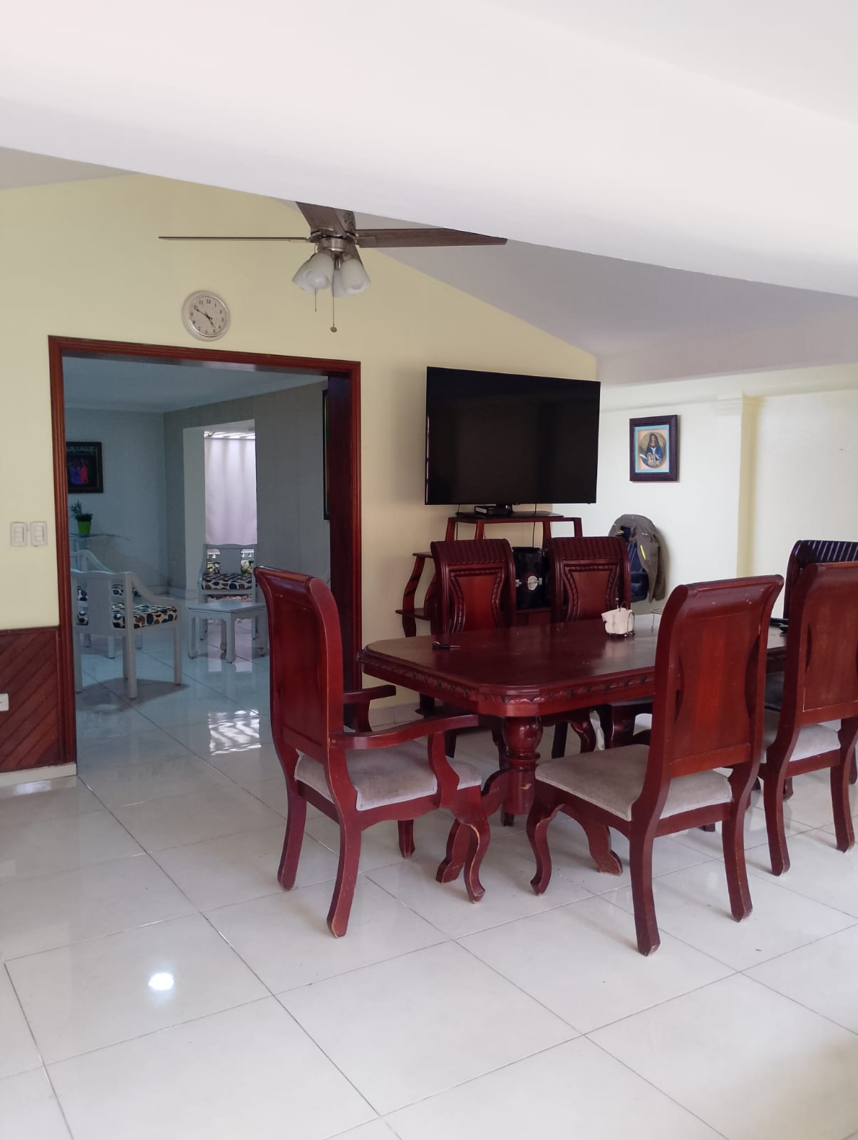 Casa en venta arroyo hondo 2 niveles patio