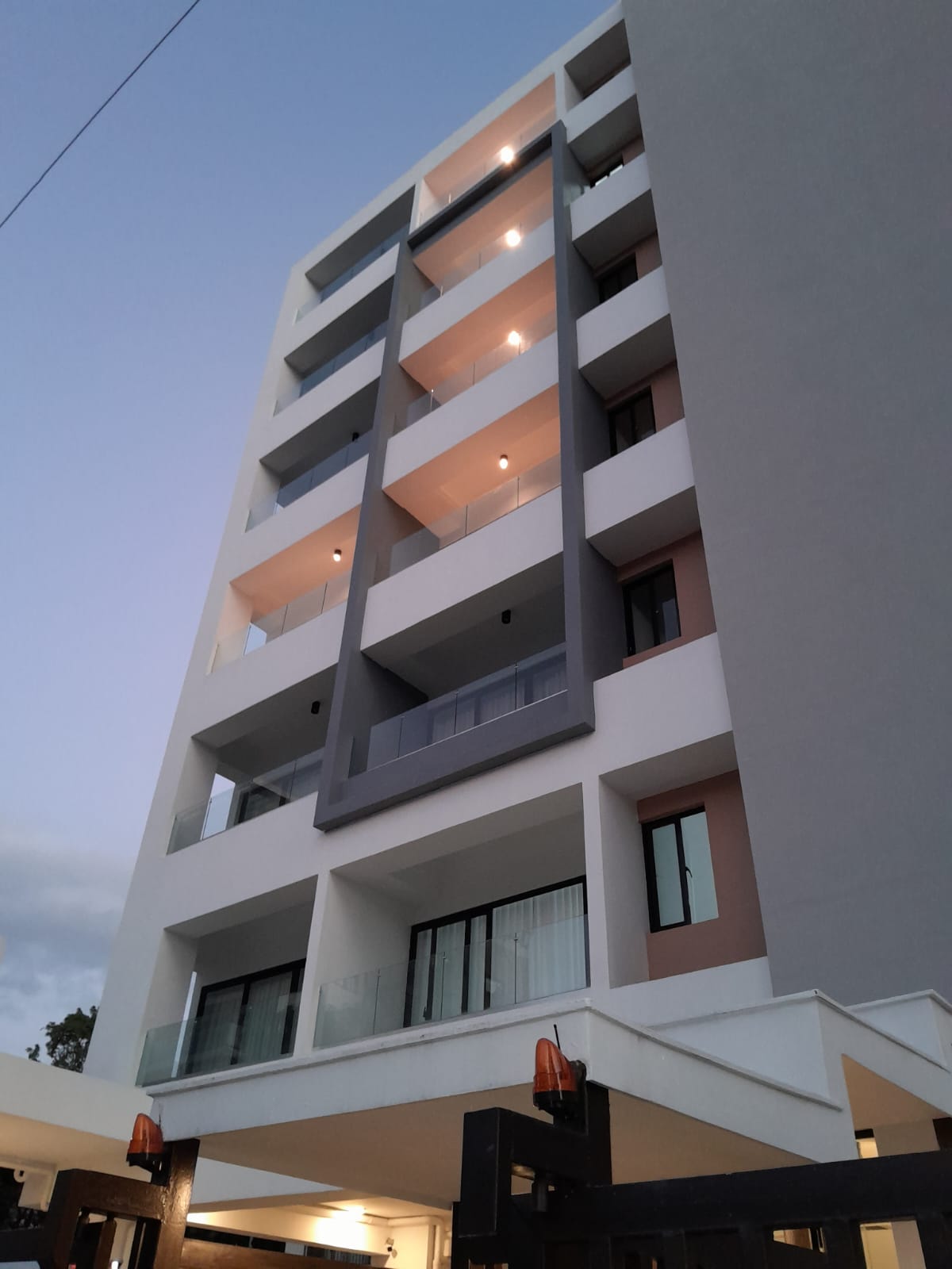 Se alquila, Apartamento 1Hab Amueblado Ideal para Estudiantes, Parejas o Empresarios con Area Social Rooftop, Picuzzi, Lounge y Gym en El Vergel
