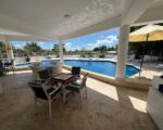 VENDO EXCLUSIVO APTO CON VISTA AL MAR DE 360 GRADOS EN BOCA CHICA, 2 HABS., 115 Mts.2, 3 BALCONES Y CON LA MEJOR UBICACIÓN - Apartamentos en Boca Chica