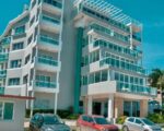 VENDO EXCLUSIVO APTO CON VISTA AL MAR DE 360 GRADOS EN BOCA CHICA, 2 HABS., 115 Mts.2, 3 BALCONES Y CON LA MEJOR UBICACIÓN - Apartamentos en Boca Chica