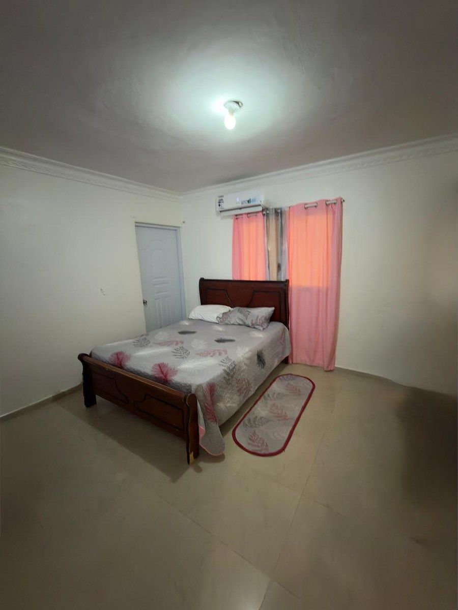 CASA EN VENTA EN LOS ROSALES- SANTO DOMINGO ESTE