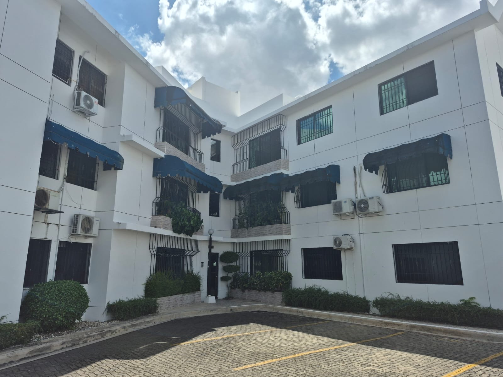 APARTAMENTO EN VENTA EN LAS PRADERAS, SANTO DOMINGO