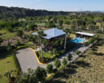 Villa tipo casa de campo en madera rodeada de naturaleza, a solo 30 minutos del Santiago Centro. - Casas en Puñal