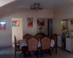 Casa en venta de 2 niveles a escasos metros de la Carretera Mella - Casas en Los Trinitarios
